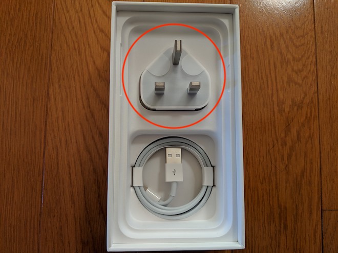 付属のUSB電源アダプタを使うためには変換アダプタが必要
