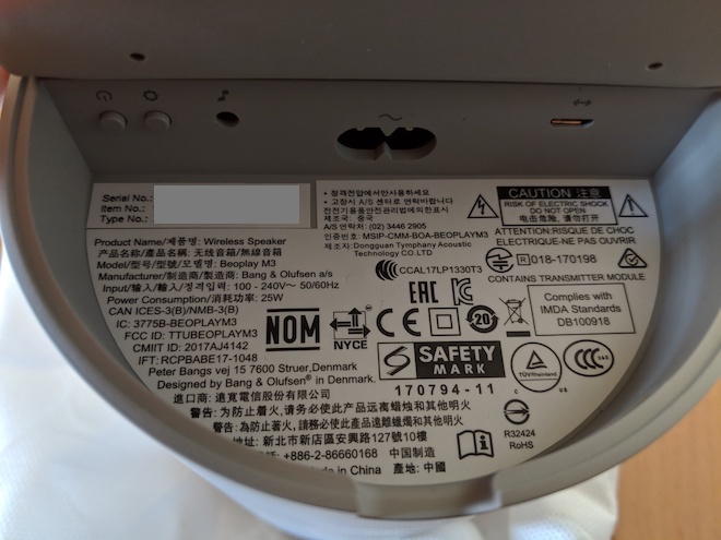 底面カバーに隠されたボタン類